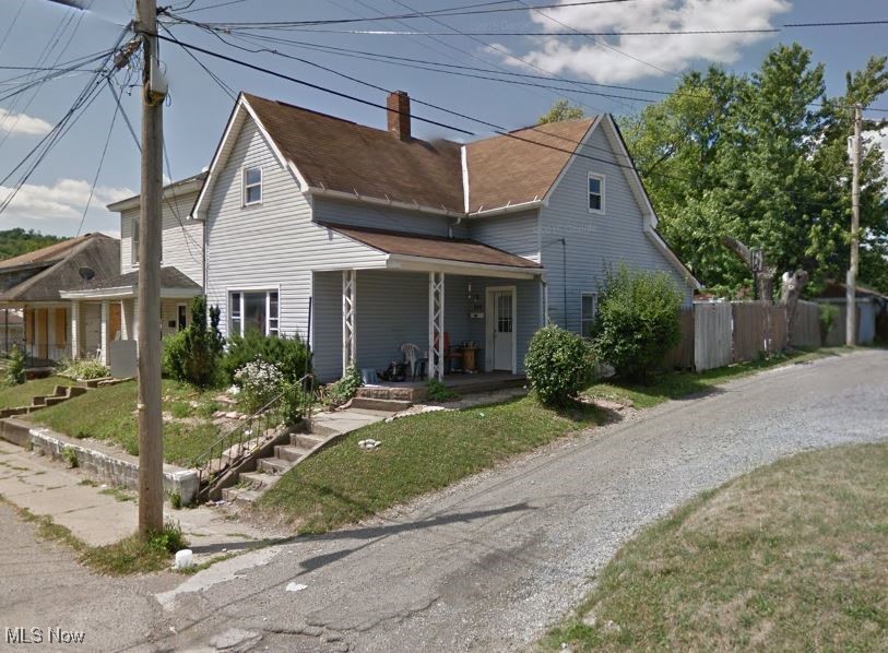 212 Thompson Street, Uhrichsville, Ohio image 2