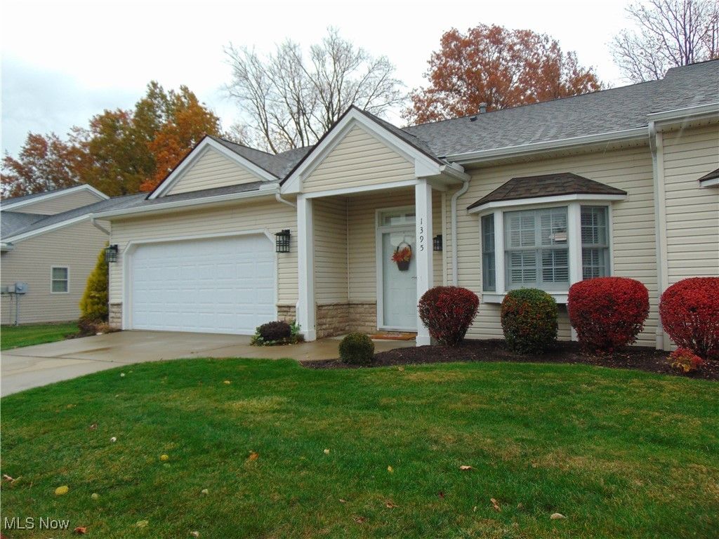 Photo of 1395 E Cross Creek Drive, Willoughby, OH 44094 (MLS # 5174880)