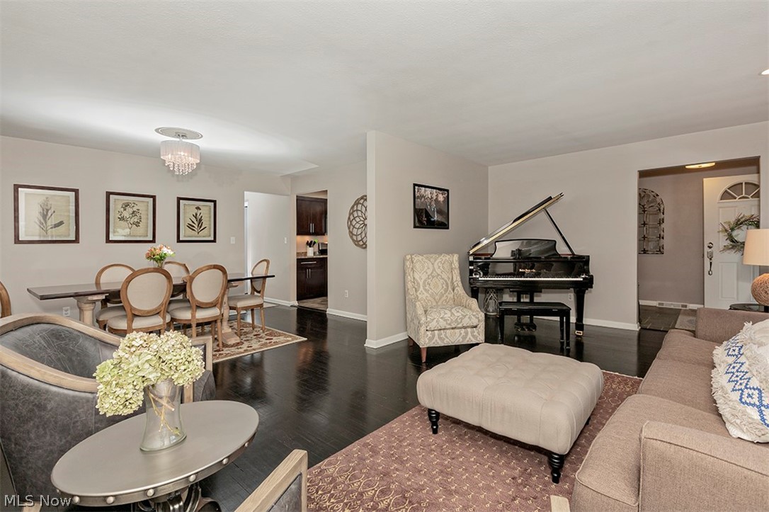 Williamsburgh Estates 02 - Residential