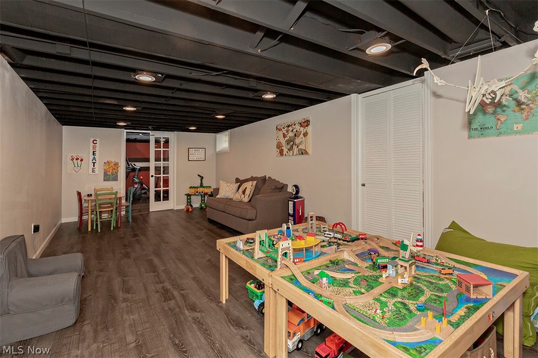 Williamsburgh Estates 02 - Residential