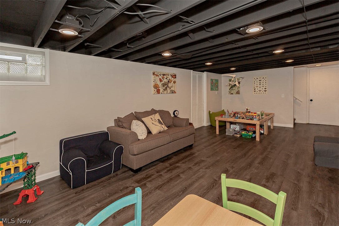 Williamsburgh Estates 02 - Residential