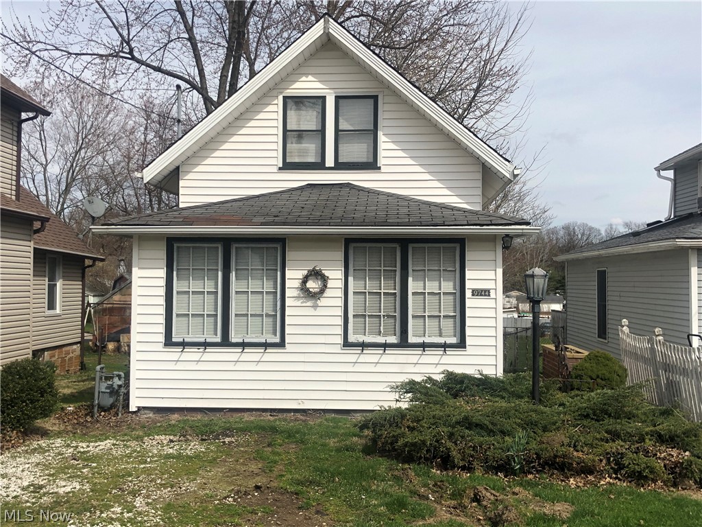 Located near downtown Greentown minutes away from Akron Canton Airport. This lovely home has so much to offer with an updated kitchen and bath. With a little bit a work you could make it feel like home.