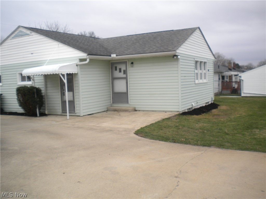 Photo of 345 Morgan Street, Barberton, OH 44203 (MLS # 5192349)