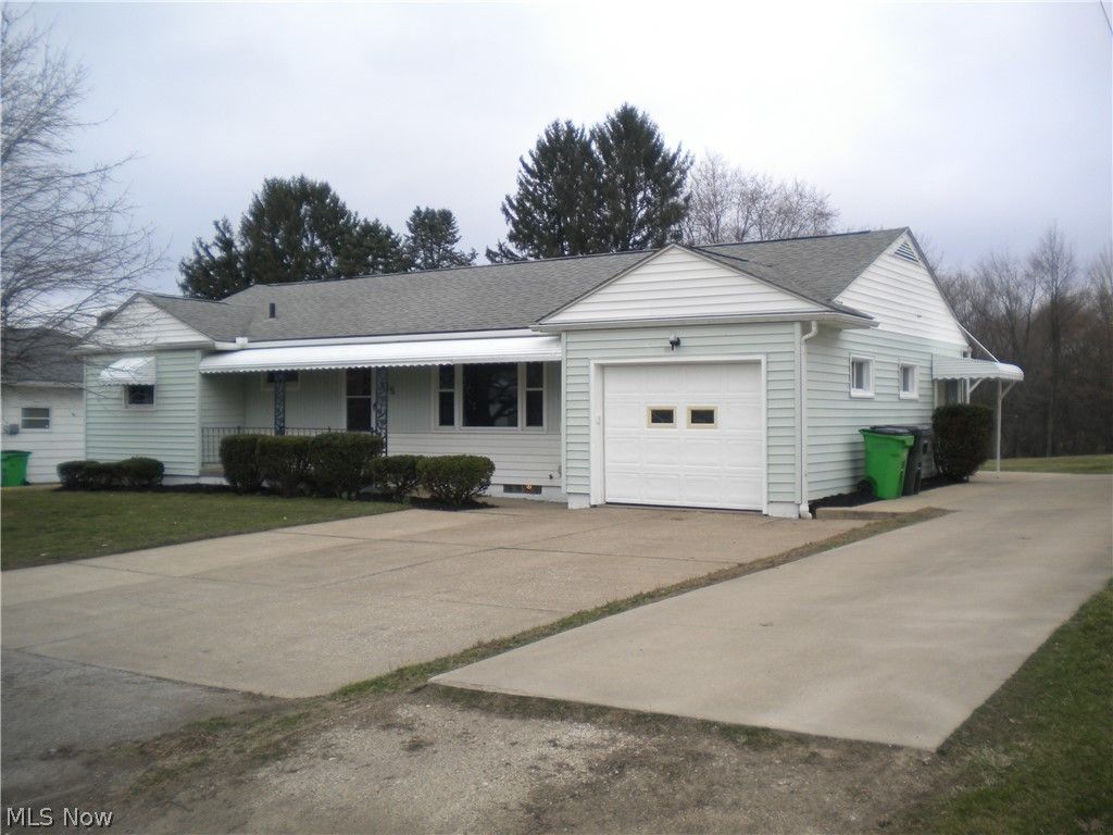 Photo of 345 Morgan Street, Barberton, OH 44203 (MLS # 5192349)