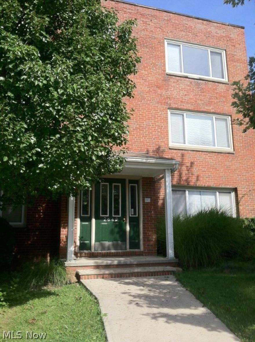 Fantastic 2 bedroom apartment, close to public transportation, shopping, dining and everything else the Cleveland Heights area has to offer. This spacious second floor apartment boats tons of space, abundant natural lighting and great hardwood floors. Unit includes one parking space in the garage and the building offers onsite laundry. Don't miss out on this great opportunity, contact me today to learn more!