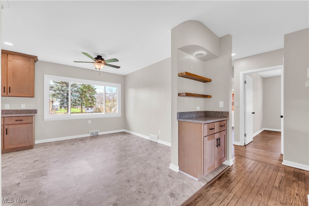 4303 Sheraton Drive, Parma, Ohio image 4
