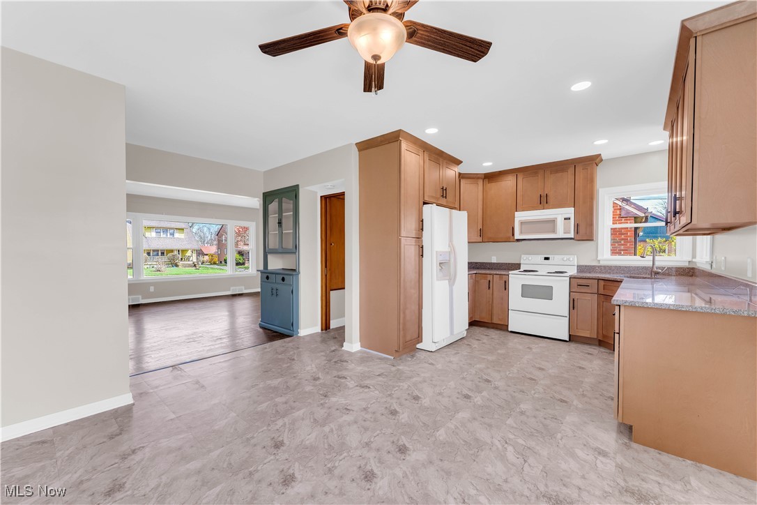 4303 Sheraton Drive, Parma, Ohio image 6