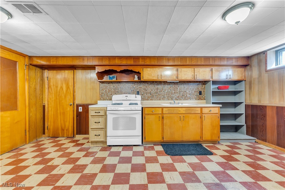4303 Sheraton Drive, Parma, Ohio image 14