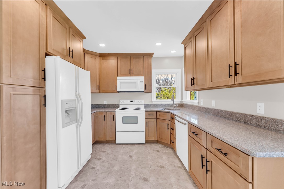 4303 Sheraton Drive, Parma, Ohio image 7