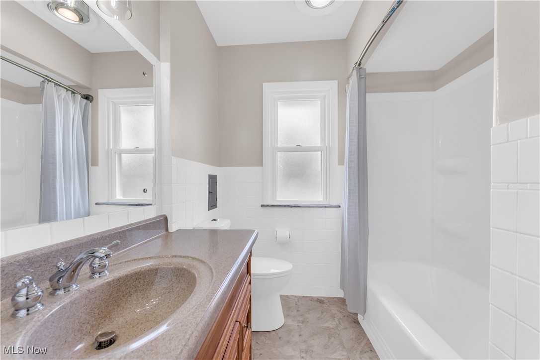 4303 Sheraton Drive, Parma, Ohio image 9