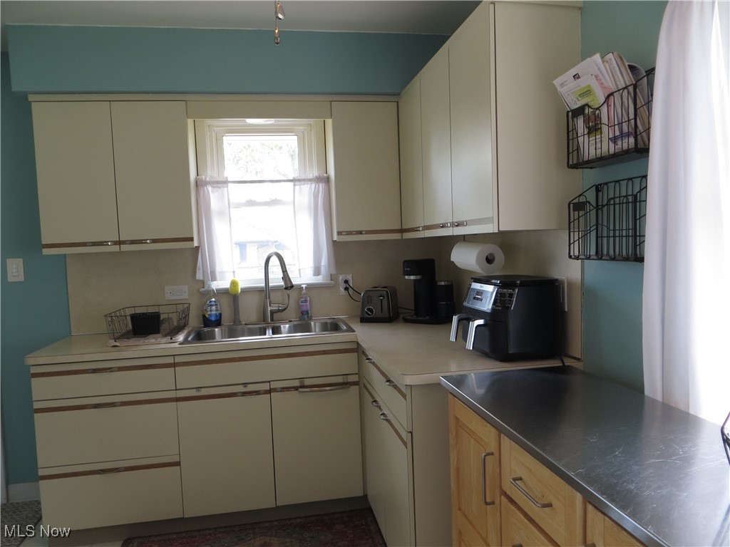 11141 Schwab Drive, Parma, Ohio image 16