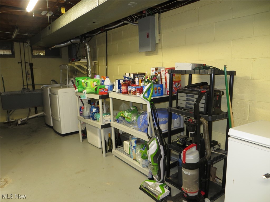 11141 Schwab Drive, Parma, Ohio image 37