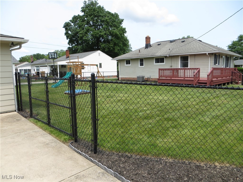 11141 Schwab Drive, Parma, Ohio image 3