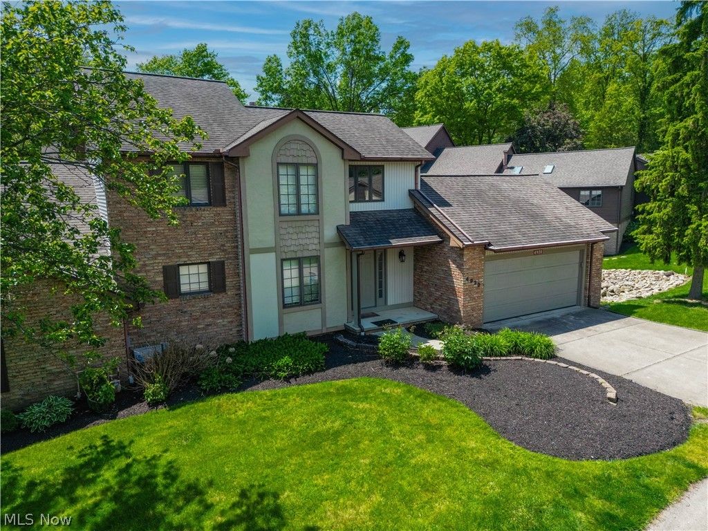 Photo of 4920 Pond Drive NW, North Canton, OH 44720 (MLS # 5211299)
