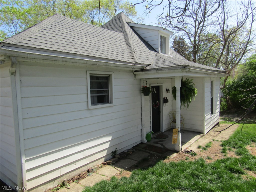 A Must SEE!! This cute, very clean and cozy home offers an open concept on the main floor with fresh paint and flooring. Main floor master suite offers remodeled bathroom. Upstairs loft holds many possibilities - bedroom, office, storage. Kitchen has been freshened up and central air was added in 2019. Home is easily accessed from the alley behind Convers, so off street parking is readily available.