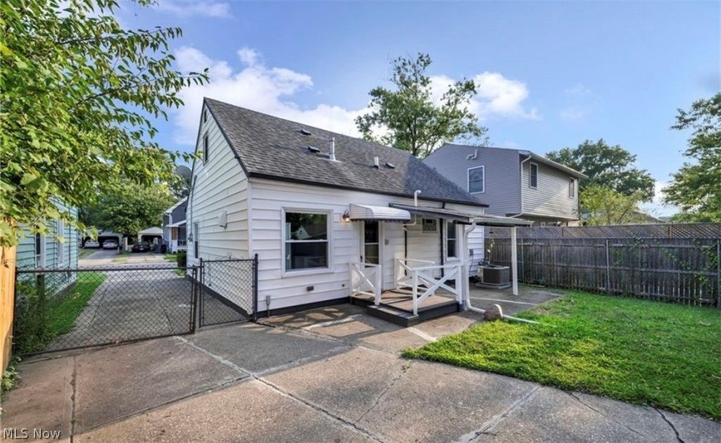 Photo of 13514 Bennington Avenue, Cleveland, OH 44135 (MLS # 5188951)