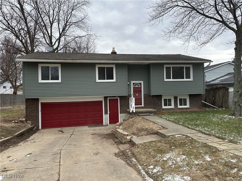 Photo of 5589 Marine Pkwy, Mentor on the Lake, OH 44060 (MLS # 5173537)