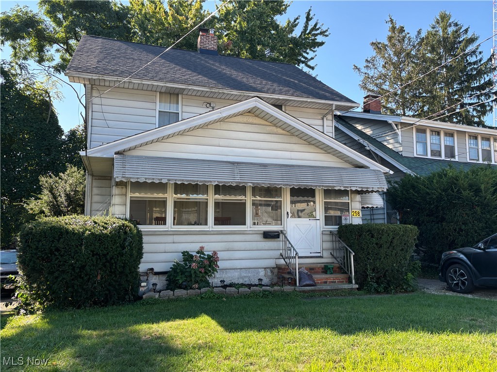Welcome to 258 Avery Terrace, a three-bedroom, one-bath colonial located in the heart of Painesville. This property is within close proximity to Morley Library, Painesville Square, Recreation Park, and many other local amenities.
The home features a traditional layout with three bedrooms and a full bath on the second floor. The property has been a rental for the past nine years to the same tenants, providing a consistent rental history and making it an excellent opportunity for investors. It also offers potential for an owner-occupant looking to purchase a home in a convenient and walkable neighborhood.
Whether you are looking to add to your portfolio or purchase a home of your own, 258 Avery Terrace presents a versatile option in a desirable Painesville location