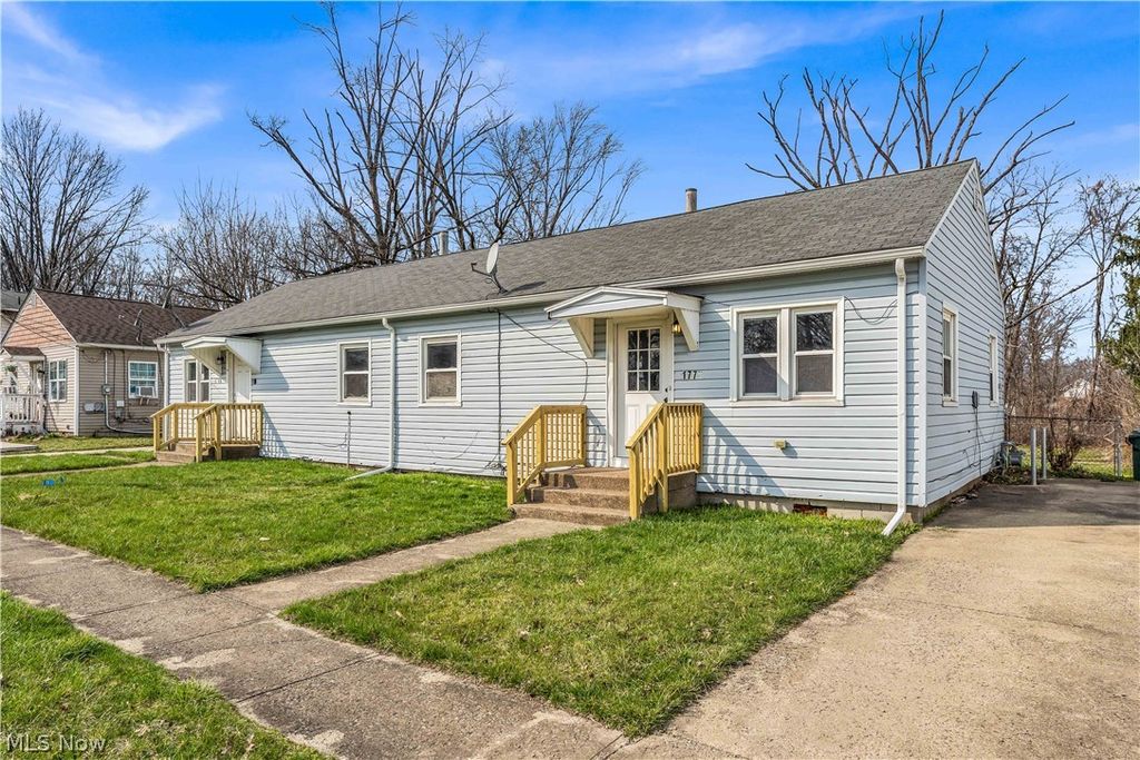 Photo of 1771 E 37th Street #1773, Lorain, OH 44055 (MLS # 5197242)