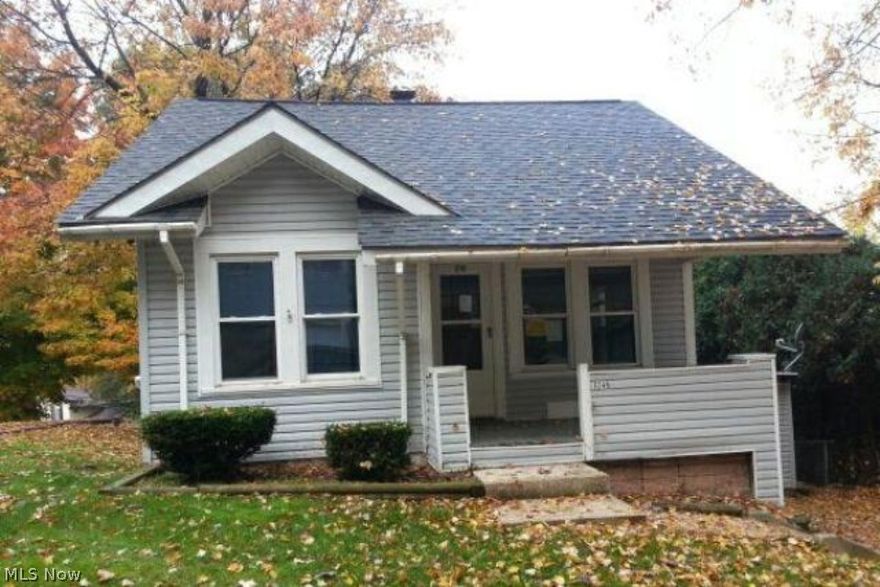 This is a wonderful 2 bed 1 bath home, which is minutes from the lake. Home needs TLC, however it would make a great rental, vacation or starter home.