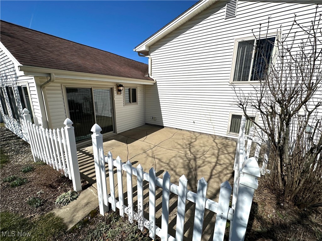 6923 Berry Blossom Drive, Canfield, Ohio image 4