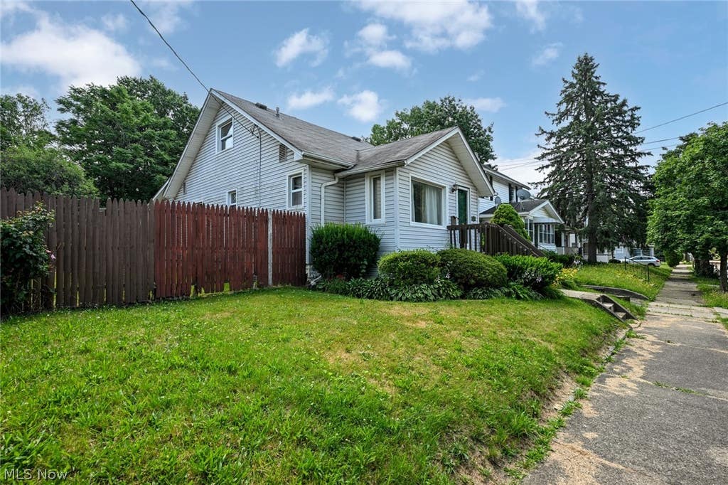 Photo of 1253 Dietz Avenue, Akron, OH 44301 (MLS # 5224374)
