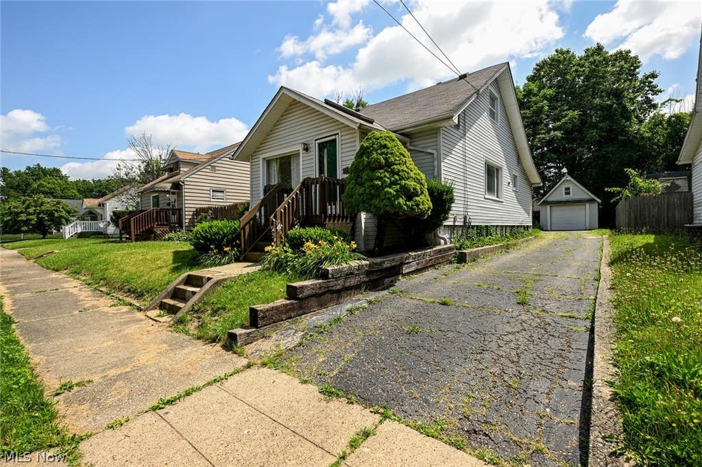 Photo of 1253 Dietz Avenue, Akron, OH 44301 (MLS # 5224374)