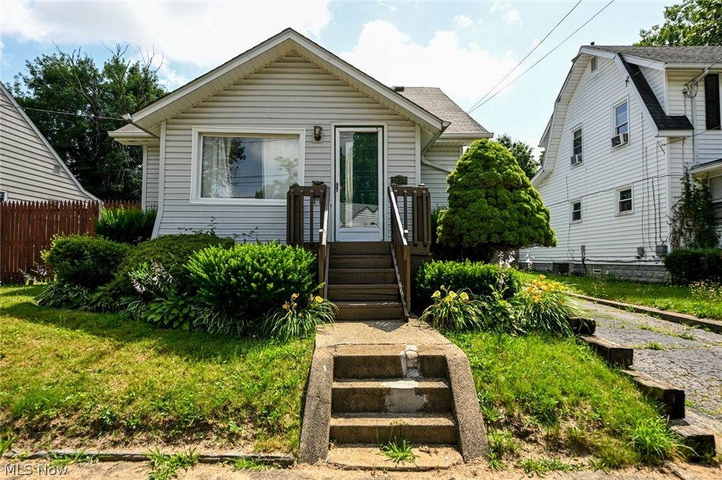 Photo of 1253 Dietz Avenue, Akron, OH 44301 (MLS # 5224374)