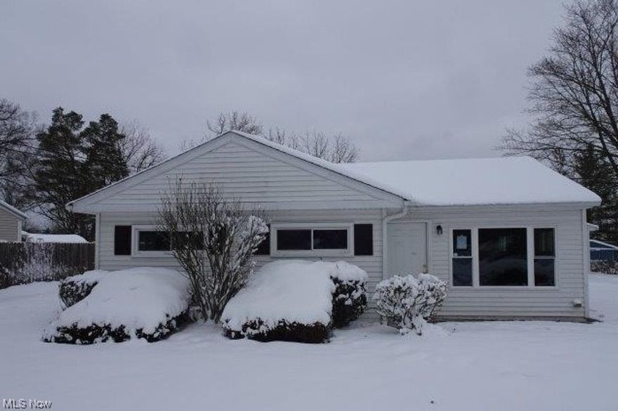 Vinyl sided Ranch with oversized 2.5 car garage on a deep lot! This home is move in ready with newer carpet, furnace/AC and an updated kitchen & bath. This is a highly desirable location in Brunswick that's sure to go fast; set your appointment today!