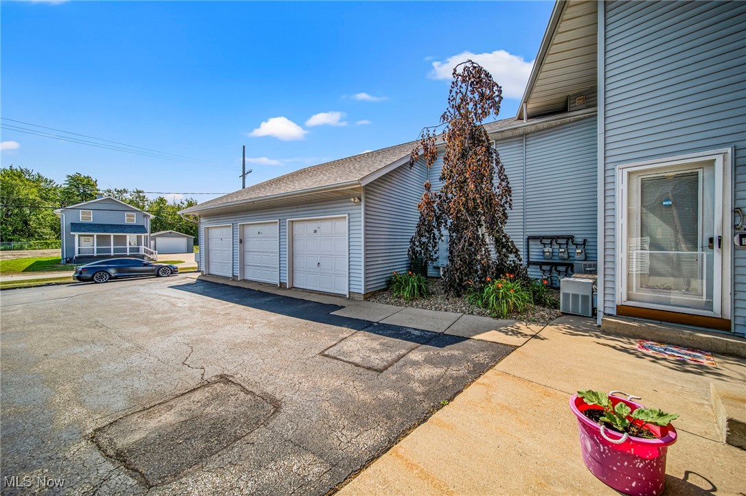 Conneaut, Ohio 44030, United States, 2 Bedrooms Bedrooms, ,2 BathroomsBathrooms,Residential,Pending,185662