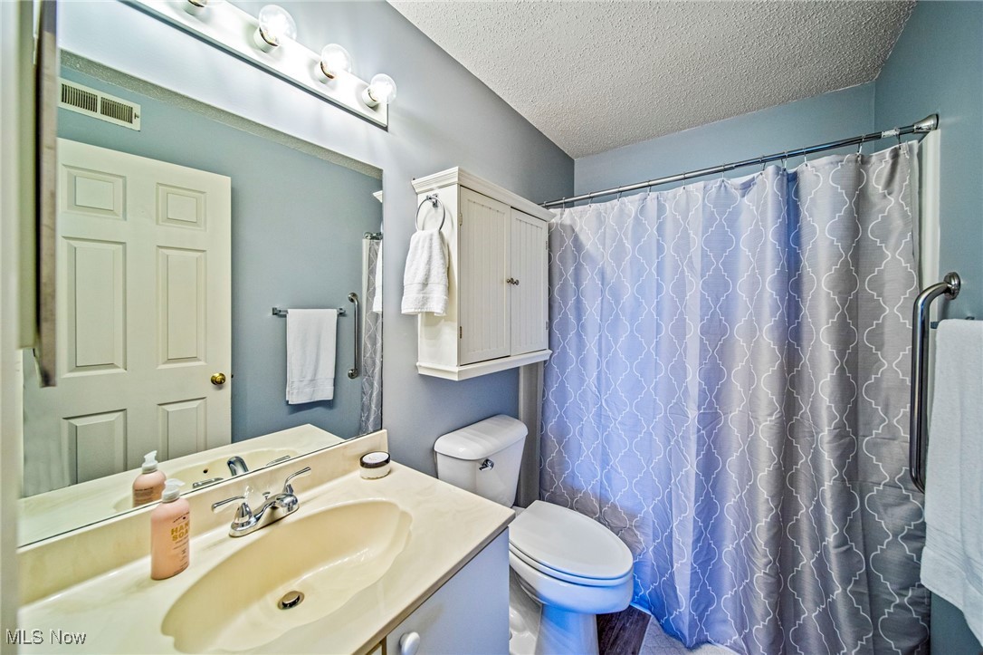 Conneaut, Ohio 44030, United States, 2 Bedrooms Bedrooms, ,2 BathroomsBathrooms,Residential,Pending,185662