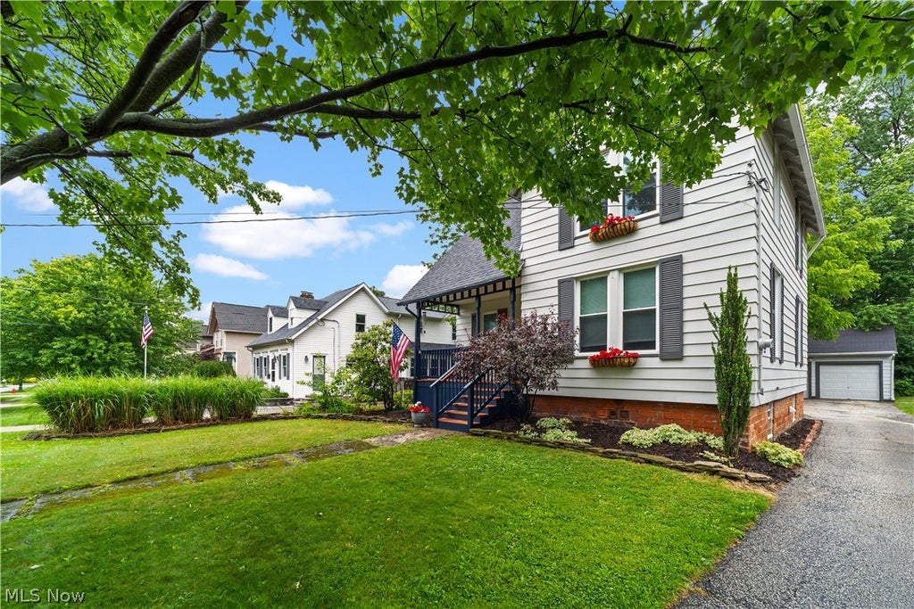 Photo of 4721 Maple Street, Willoughby, OH 44094 (MLS # 5221871)