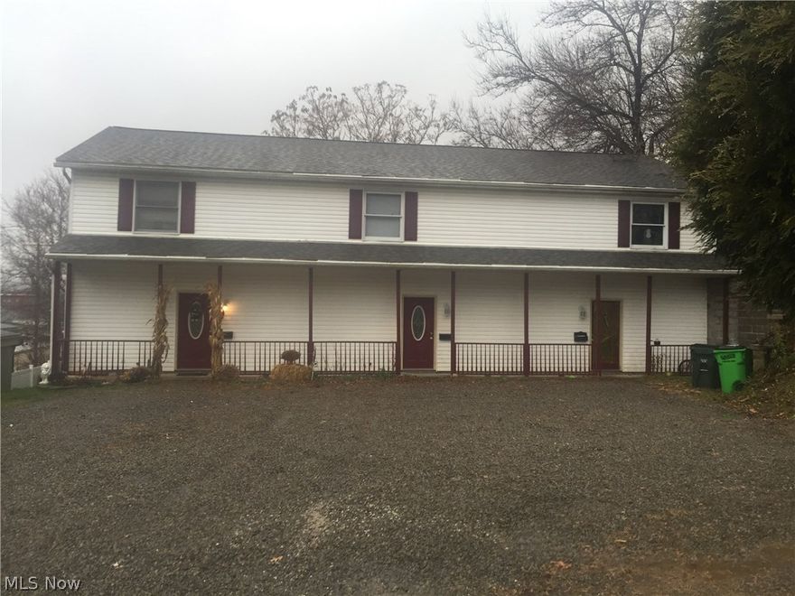 Spacious apartment 1500 sq ft. Well maintained 2 bedroom, large walk in closet. 1.5 bath. Large Open concept living room and kitchen, washer/dryer hook up. Small deck off the back. $600 a month includes water and trash pick up. Central air.