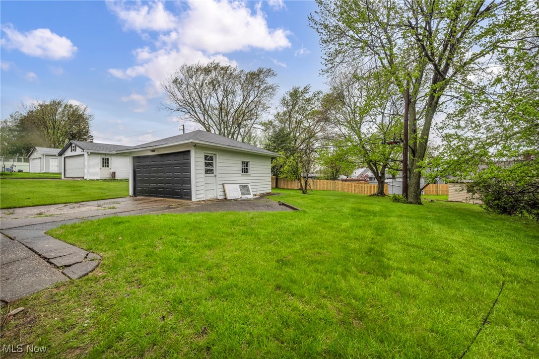 2666 Dentzler Road, Parma, Ohio image 23