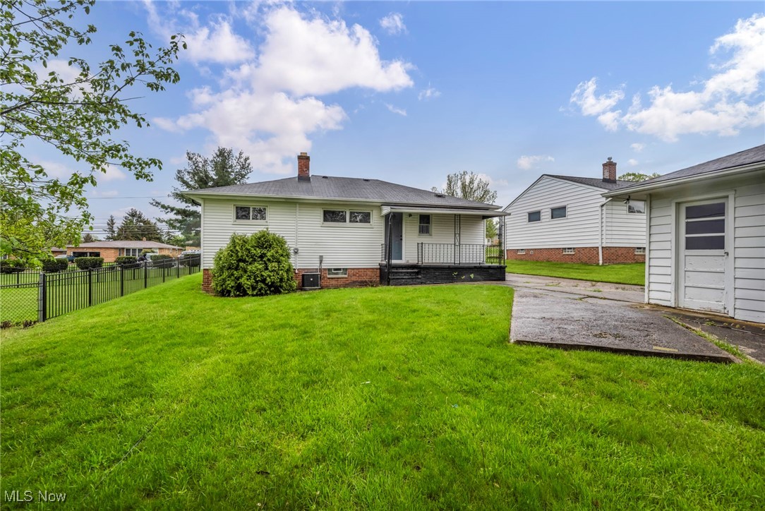 2666 Dentzler Road, Parma, Ohio image 29