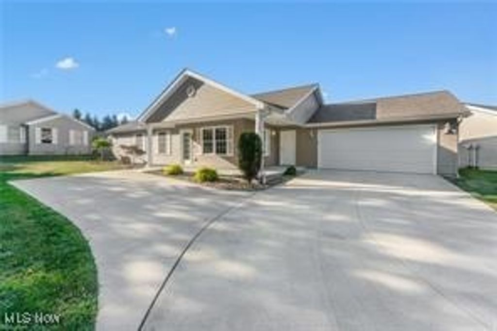 Photo of 603 S Raccoon Road #14, Austintown, OH 44515 (MLS # 5184040)