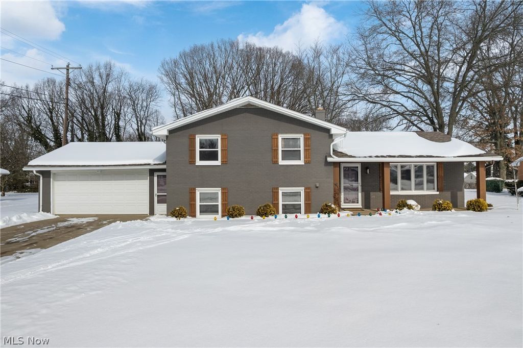 Photo of 4811 Lawndale Street NW, Canton, OH 44708 (MLS # 5185361)