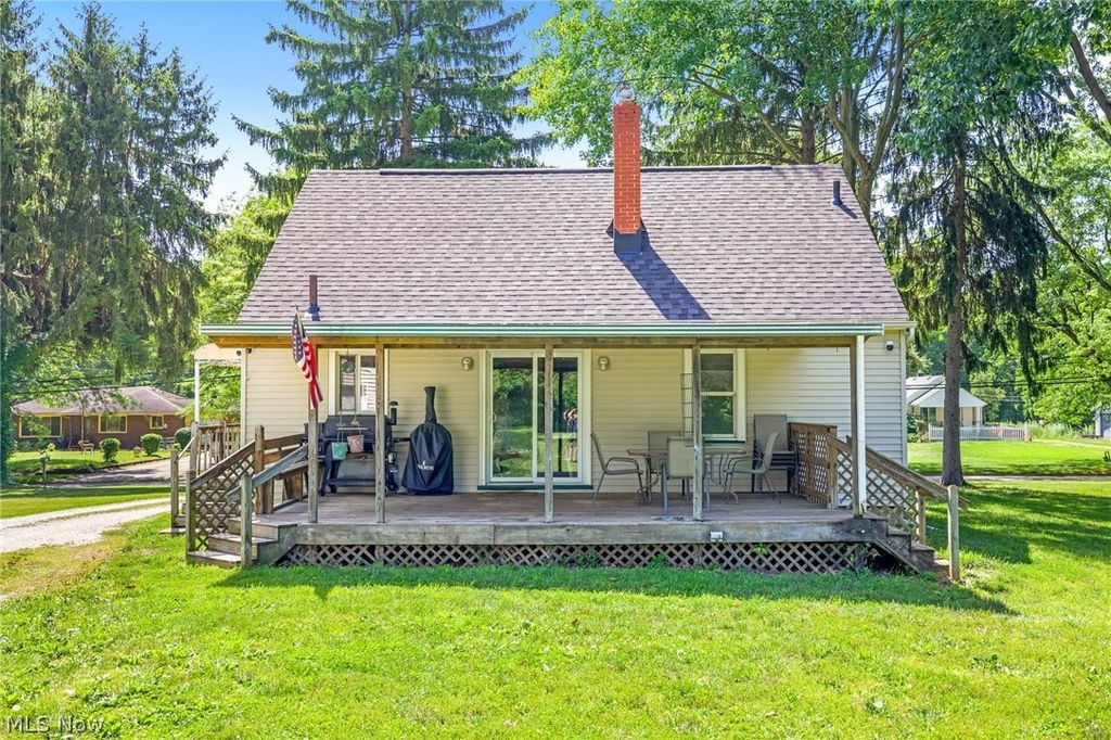 Photo of 1707 Mohawk Drive, Akron, OH 44306 (MLS # 5223119)