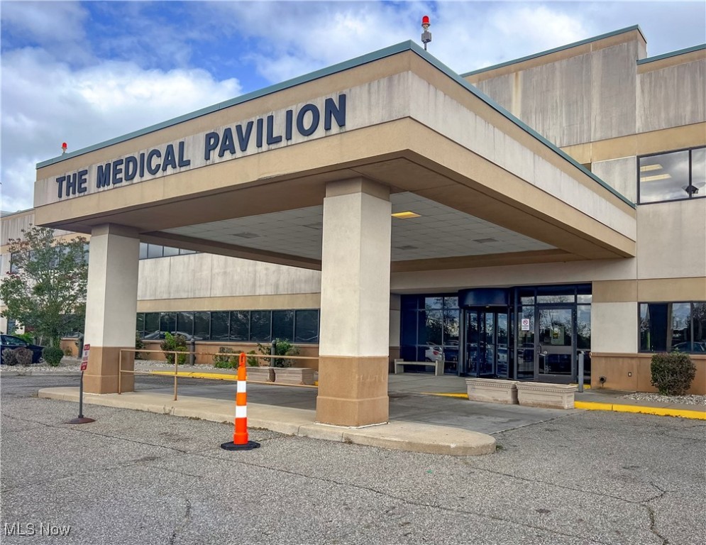Great for investment or owner occupied opportunity, this is highly sought after space on the hospital campus that is located in the
medical office building in the rear of the campus. This space is currently vacant and ready for its next owner or renter!! This space is comprised of 1643 sq ft and is in immaculate condition. The former use was for an oral surgeon and is literally move in ready for that purpose or easily repurposed for a different medical focus. The surgical suite is set up with central suction with gases and compressors and capability for general anesthesia. There is a recovery room, private patient bathroom, lab, private quarters for the doctor with bathroom, kitchenette, reception area and waiting area. There are condo fees due on a quarterly basis to the condo association.
Call now for a tour!! Dimensions and layout provided will need verified.