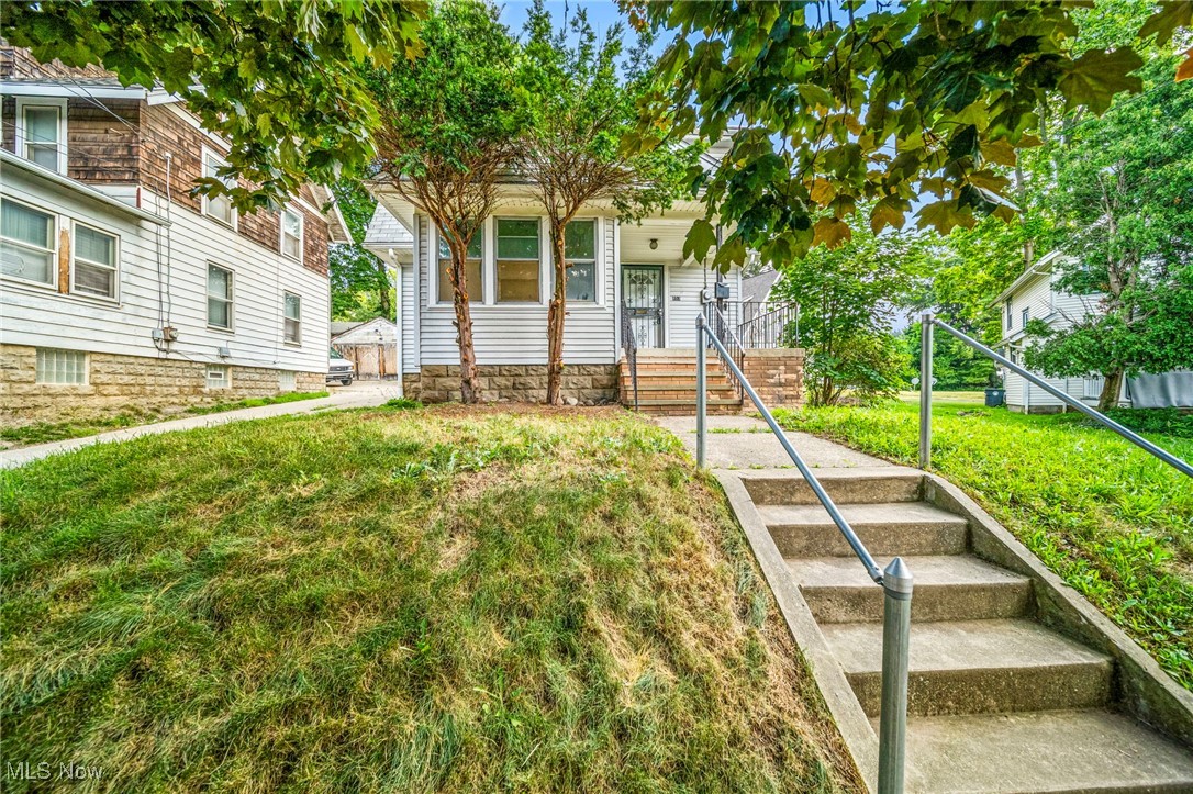Charming Home just waiting for a Family to move in.
Freshly updated 2-bedroom 1-bathroom updates include new windows, paint, Hot water tank 2021.
This home offers so much from the front porch to the formal dinning room!
Priced to Sell, Call today!!