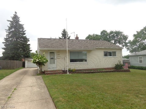 Homes For Sale - 11141 Gabriella Drive<br/> Cuyahoga County, Parma, OH 44130
