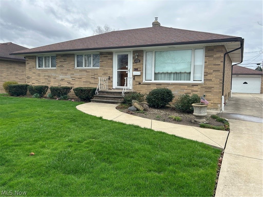 Photo of 4716 Forest Edge Drive, Brooklyn, OH 44144 (MLS # 5198934)