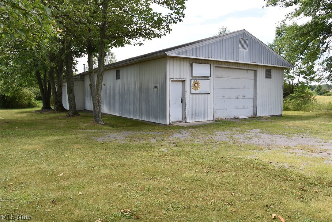 32’x72’ Commercial Building On .96 Acres - Canfield Twp. – Mahoning Co., OH. ABSOLUTE AUCTION, all sells to the highest bidders on location:
WEDNESDAY – SEPTEMBER 19, 2018 – 5:30 PM, REAL ESTATE SELLS AT 6:00 PM.
REAL ESTATE: Convenient location at the intersection of RT 46 and Western Reserve Rd. with easy access to RT 11 and I-76. Commercial building consists of a 32’x48’ front section with partial concrete floor, 220 elec. door, and man door. Back section has concrete floor, Reznor heater, electric, and overhead door. Corner lot approx. 176’x250’. Lots of possibilities! Taxes are $451.43 per half year. TERMS ON REAL ESTATE: 15% down auction day, balance due at closing. A 10% buyer’s premium will be added to the highest bid to establish the purchase price, which goes to the seller. Any desired inspections must be made prior to bidding. All information contained herein was derived from sources believed to be correct. Information is believed to be accurate but not guaranteed.