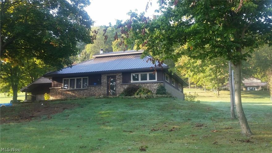 Quaint country bungalow with circular flow floor plan.  Perfect country setting close to town, shopping, and airport.  Cracker plant 20 min away.  Relax on the patio and enjoy nature, or tinker in the huge 4 car garage with loft storage.  All this on a little over half an acre.