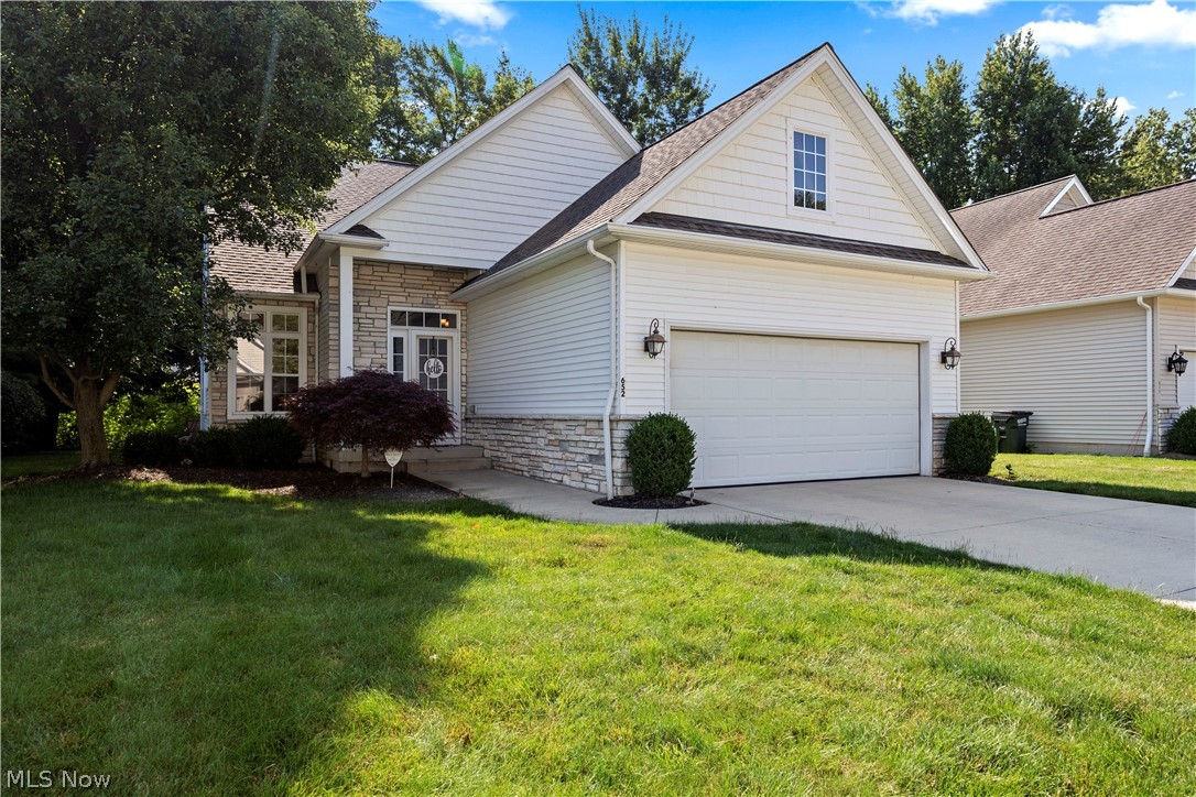652 Lakeside Drive