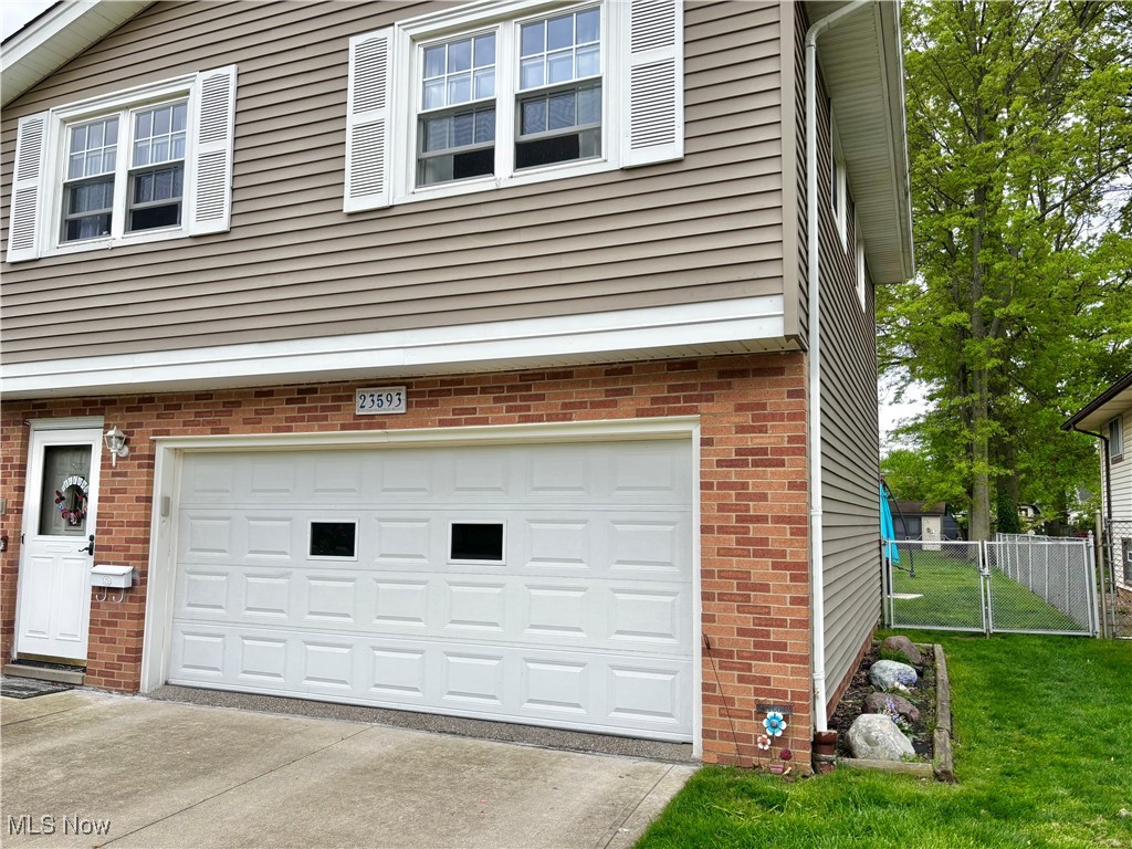 23593 Carriage Lane, North Olmsted, Ohio image 2