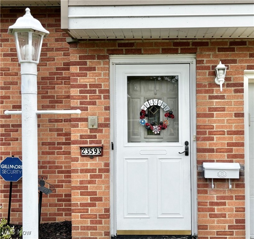 23593 Carriage Lane, North Olmsted, Ohio image 10