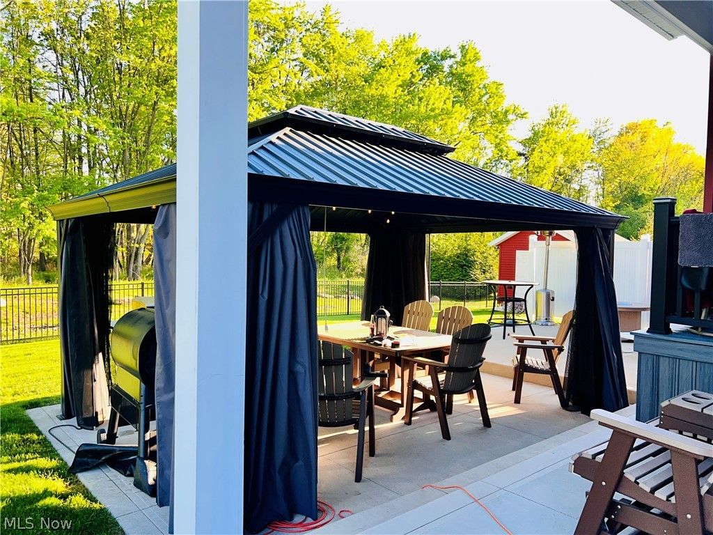 Photo of 341 Cherry Ridge Rdg, Tallmadge, OH 44278 (MLS # 5190067)