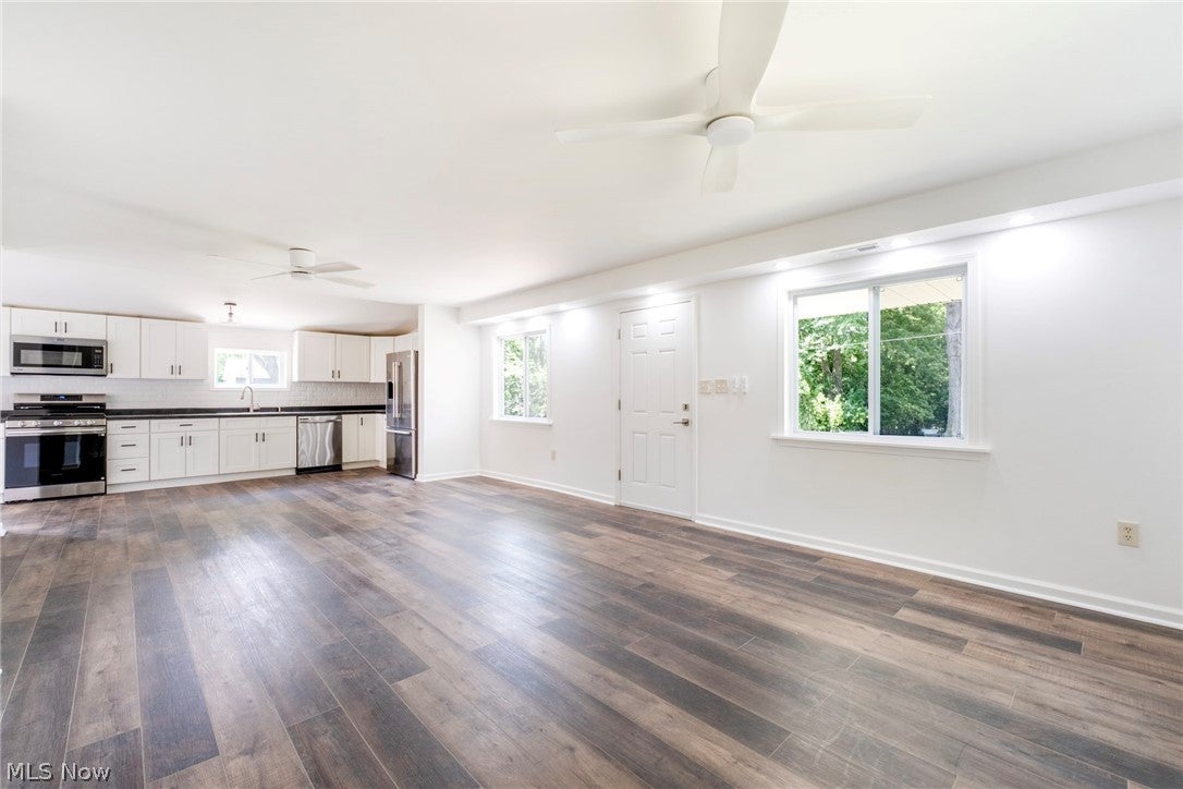 9 Dravis Drive