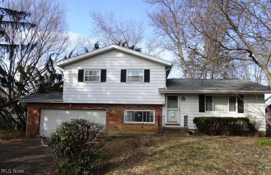 Value priced split level in Copley-Fairlawn Schools.  3BR, 2 car att garage, 1.5 baths, large lot.  Sold as-is, seller to make no​​‌​​​​‌​‌​​​‌‌​​​‌‌‌​​‌​​‌‌​​​​ repairs.